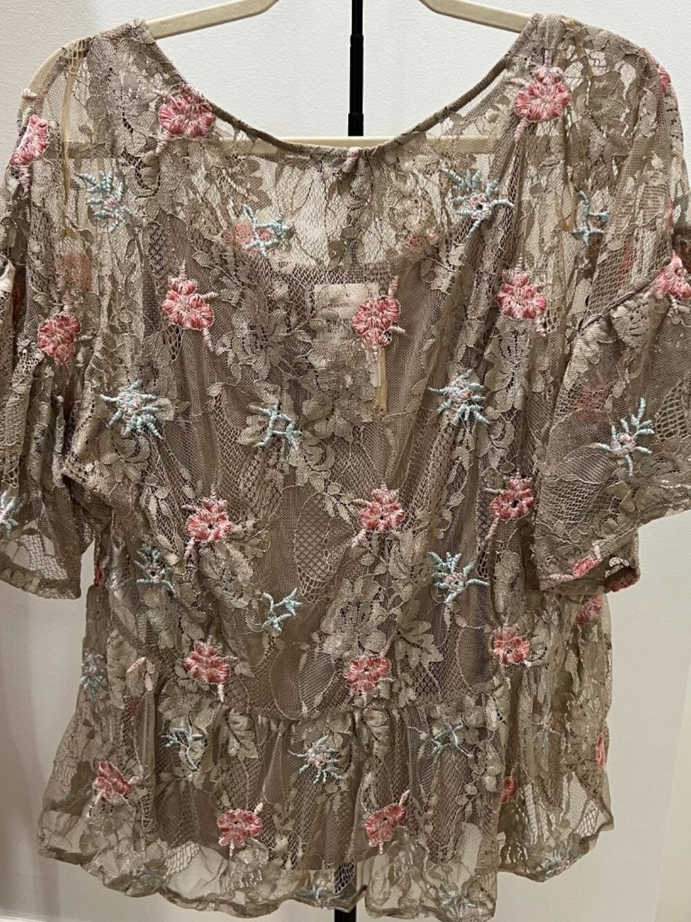 Democracy lacy floral top with shell size L NWT - Picture 3 of 6